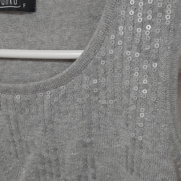 Gray blouse - Picture 2 of 4